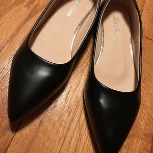 Pointed toe flats